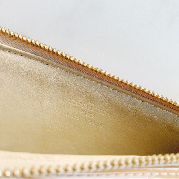 *SOLD* Louis Vuitton Vernis Pochette - Picture 7 of 16